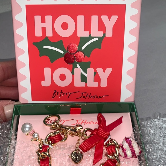 🆕- Betsey Johnson Red and Gold Holiday Charm Bracelet - Picture 7 of 7